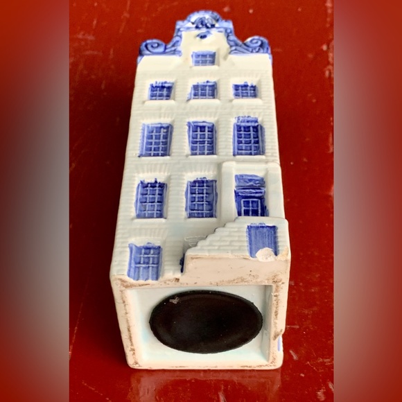 Vintage Blue White Ceramic Delftware Figural House Building Coin Bank - Picture 11 of 11